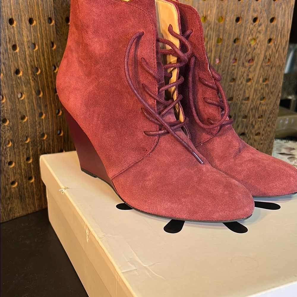 Women's Suede Lace-Up Wedge Boots